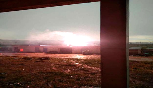 大秦置業公司神木項目部連夜處置工地變壓器突發火情