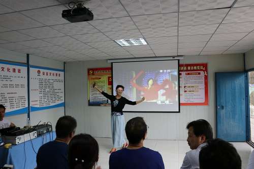 澄合分公司“我們節日.七夕”詩歌會走進施工一線