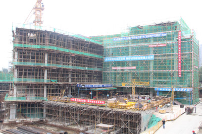 漢中分公司天漢坊工地熱火朝天獻禮國慶