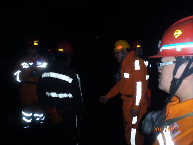 掘進公司百米井下現場會找問題 定標準 鼓士氣