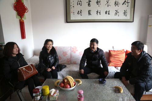 銅川分公司春節前慰問困難職工