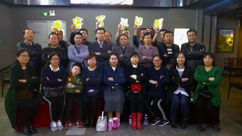 礦建三公司組織觀看《厲害了，我的國(guó)》紀(jì)錄片提振精氣神