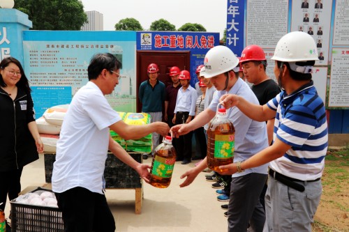 這個“五一”假期有點忙