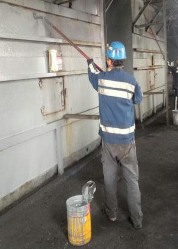 洗選煤運營公司紅柳林運營項目部對系統設備進行除銹刷漆工作