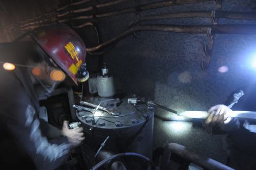 掘進(jìn)公司開(kāi)展失爆專項(xiàng)治理確保機(jī)電設(shè)備安全可靠