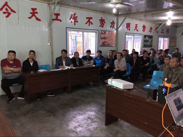 陜煤建設掘進公司北翼項目部攜手檸條塔礦方對員工進行安全警示教育