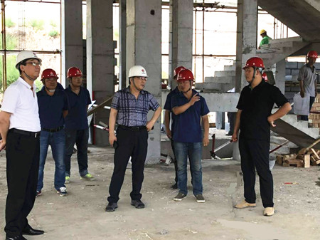 王明智深入陜煤建設(shè)漢中公司吳堡橫溝溫泉項(xiàng)目施工現(xiàn)場檢查指導(dǎo)工作