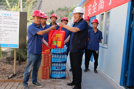 陜煤建設(shè)漢中分公司多舉措應(yīng)對高溫天氣 送清涼 保安全