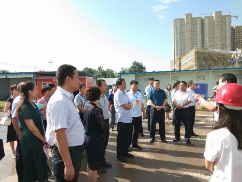 渭南臨渭區(qū)政協(xié)主席陳根許一行調(diào)研禮悅閣精品住宅項目治污防塵工作