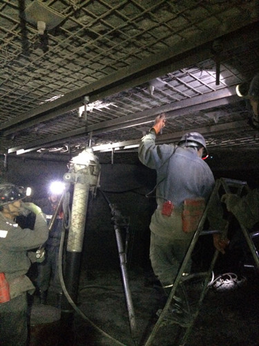 陜煤建設天工公司瑞能礦建項目部110采掘系統巷道順利貫通