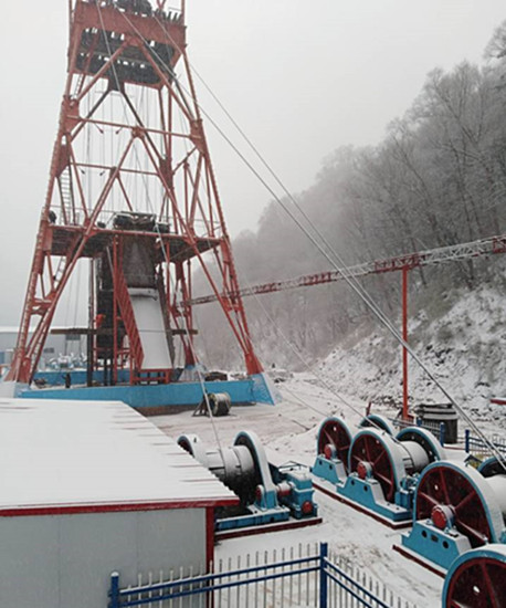 風雪中鏖戰關山