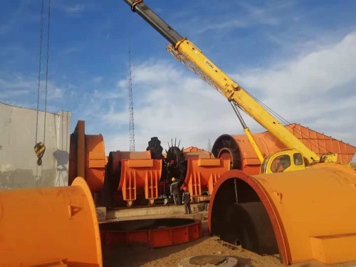 陜煤建設(shè)機(jī)電安裝公司搶險(xiǎn)紅柳林煤礦2號(hào)風(fēng)井主扇1#、2#風(fēng)機(jī)