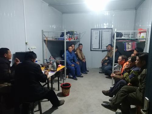 陜煤建設韓城分公司安裝一項目部快速裝車站工程順利封頂