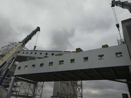 陜煤建設韓城分公司曹家灘采樣間至5號驅動機房棧橋順利吊裝完工