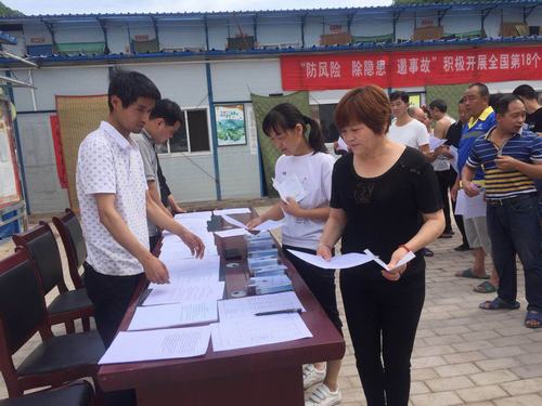 陜煤建設礦建二公司冶坪項目部安全咨詢日活動