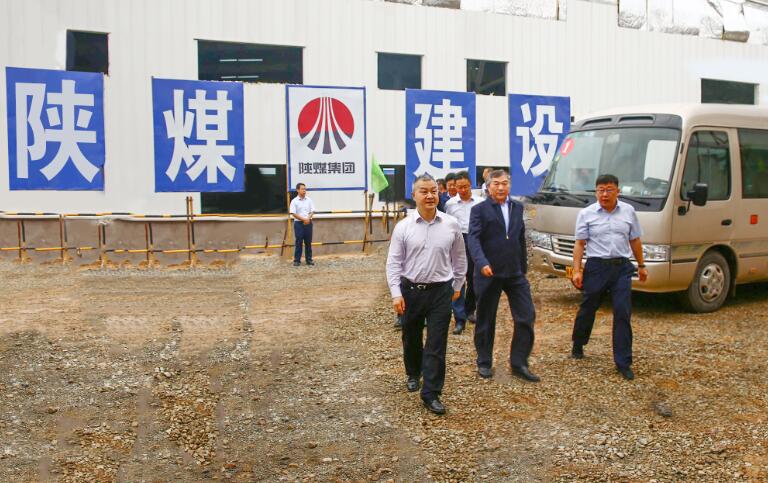 陜西省國資委黨委書記鄒展業、黨委副書記郁偉、陜煤集團黨委書記、董事長楊照乾一行慰問陜煤建設天工公司項目部