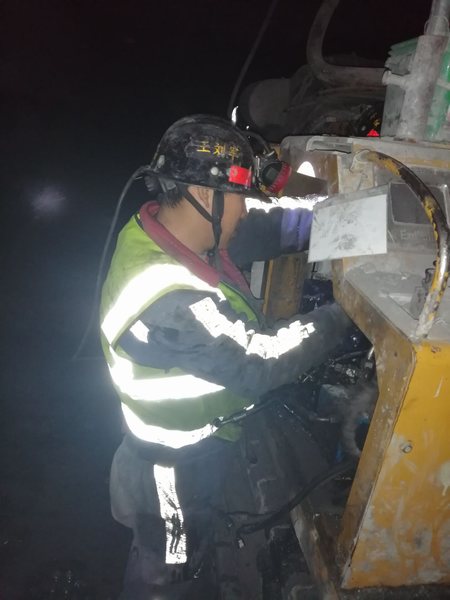 陜煤建設掘進公司：綜掘檢修工中的“救場硬漢”