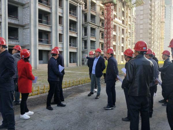 靖邊縣人大常委會副主任米靖平一行蒞臨陜煤建設銅煤公司金地華府項目檢查指導工作