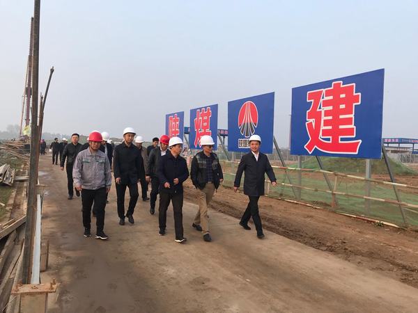 渭南市常務副市長楊武民、開沃新能源汽車集團副董事長丁星勝一行現場推進渭南南京金龍項目建設