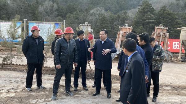 蒲白礦業(yè)公司黨委書記、董事長(zhǎng)沈顯華一行蒞臨陜煤建設(shè)礦建二公司建莊項(xiàng)目部檢查指導(dǎo)工作