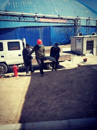 陜煤建設銅煤公司基層黨員發揮模范作用助力銅煤1#2#小區交工順利推進