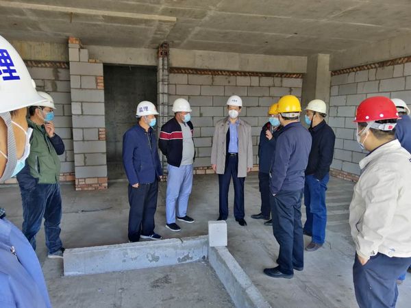 陜煤實業集團副總經理任廣民深入神木杏花園工程施工現場檢查指導工作