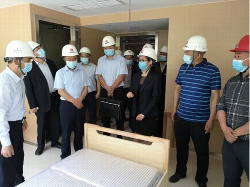 陜煤實業集團董事長胡守平、總經理劉文蒞臨西煤機養老院項目部檢查指導工作