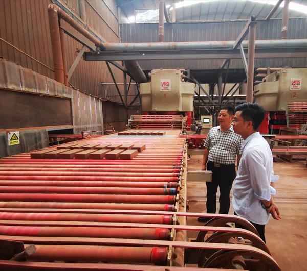 陜煤建設(shè)物資公司積極考察透水磚 助力背街小巷改造