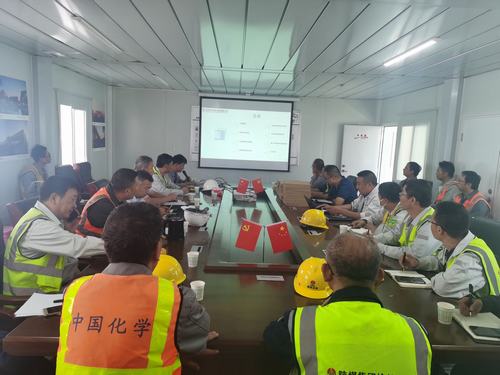 陜煤建設銅煤公司十六項目部承建的榆林化學大件組焊廠房順利通過竣工驗收