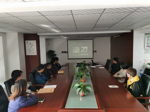 陜煤建設咸陽分公司組織團員觀看抗美援朝紀錄片《斷刀》