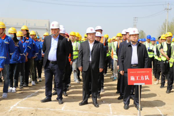 寧興剛、王寧應邀參加漢中市項目簽約暨集中開工儀式