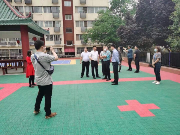 國務院住建部領導蒞臨陜煤建設老舊小區改造項目部光明小區指導工作