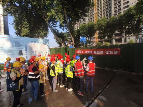 陜煤建設銅煤第二項目部開展為一線工人“送安全、送清涼、送健康、促和諧”活動