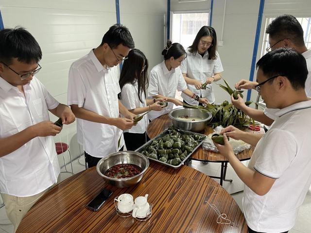 陜煤建設(shè)西北分公司開展“品味端午,傳承文明”包粽子活動