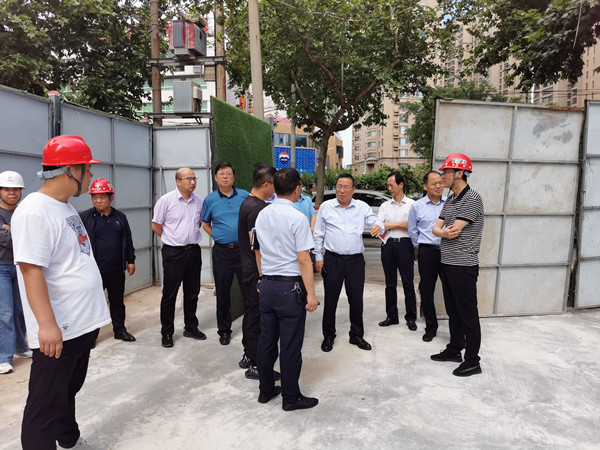咸陽市副市長王靖調研市住建局停車場項目
