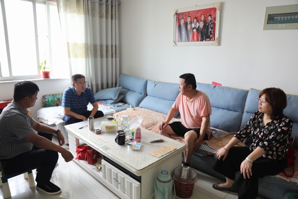 陜煤建設韓城分公司“七一”前夕走訪慰問困難黨員