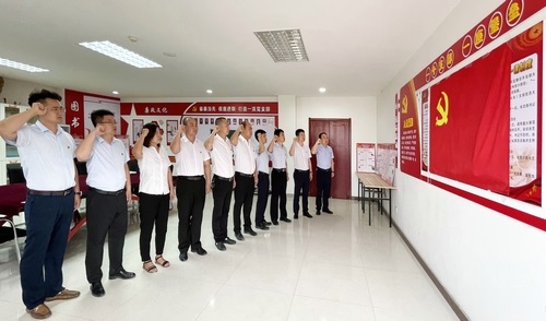 陜煤建設(shè)洗選煤運(yùn)營(yíng)公司:莊嚴(yán)重溫入黨誓詞 共迎建黨百年華誕