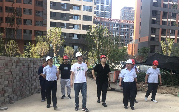 陜西煤業化工實業集團有限公司黨委副書記、總經理劉文一行到藍山水岸項目進行調研