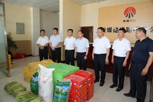 陜西靖神鐵路公司董事長陳俊濤一行蒞臨陜煤建設路橋分公司靖神鐵路項目開展“送清涼”慰問