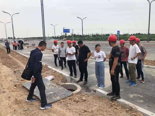 秦漢新城基建公司聯合檢查組蒞臨陜煤建設路橋分公司漢風五路項目部檢查指導工作