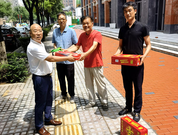 陜煤建設公司:情系一線“送清涼”