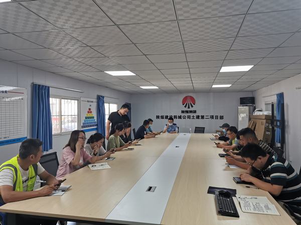 陜煤建設韓城分公司土建二項目部開展“警企攜手，全民反詐”宣傳活動