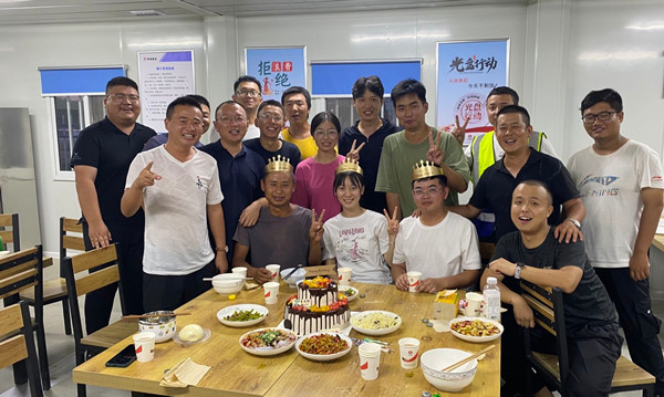 陜煤建設咸陽分公司項目部集體過生日，親情化管理“放光芒”