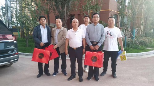 建設集團大秦置業公司:關懷一線 情暖中秋