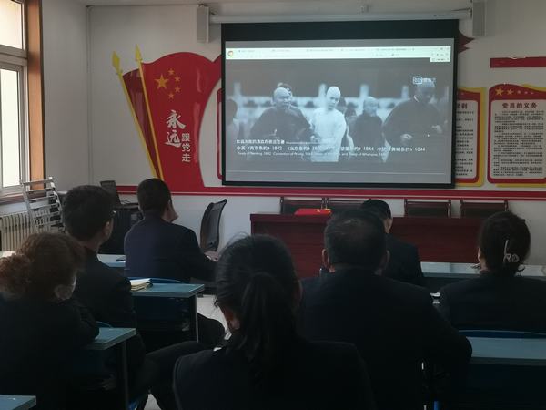 陜煤建設銅煤公司機關黨支部開展“守初心、觀紅影”主題黨日活動