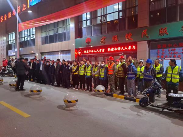 陜煤建設(shè)銅煤公司第二十三項(xiàng)目部入戶測溫讓“為群眾辦實(shí)事”有溫度有熱度