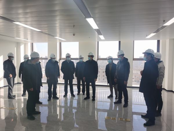 榆林市副市長陳忠一行蒞臨陜煤建設榆林公司高級人才創業活動中心改造工程項目調研指導工作