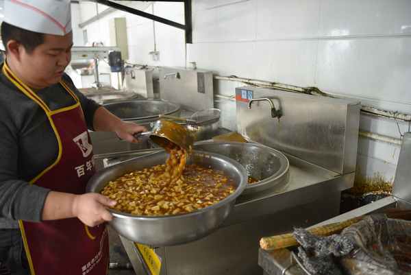 陜煤建設(shè)煤礦運營服務(wù)分公司:把“食”事辦好,讓幸福走上舌尖