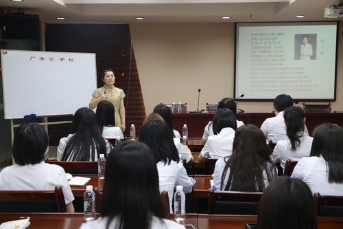 陜煤建設(shè)路橋分公司:關(guān)愛女職工,情滿半邊天