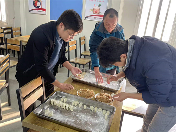 堅守項目現場，別樣溫暖瞬間